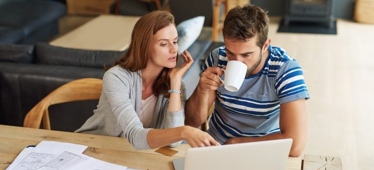 Jak Polacy budują swoje bogactwo? Przez nieruchomości